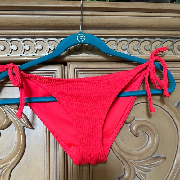 No Boundaries String Bikini bottom with Texture deep coral guc size Medium 7-9 - Picture 1 of 7